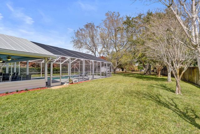 901 NE Town Terrace, Jensen Beach, FL 34957