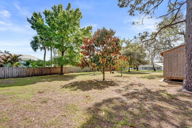 901 NE Town Terrace, Jensen Beach, FL 34957