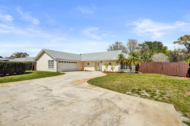 901 NE Town Terrace, Jensen Beach, FL 34957