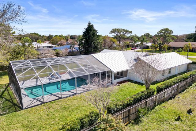 901 NE Town Terrace, Jensen Beach, FL 34957