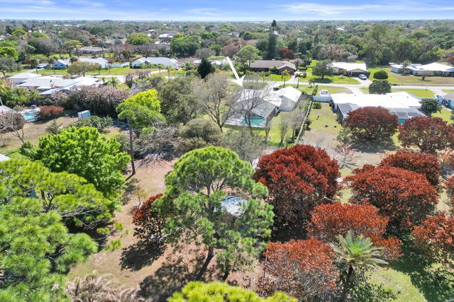 901 NE Town Terrace, Jensen Beach, FL 34957