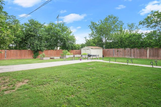 301 Old Thorndale RD, Taylor, TX 76574
