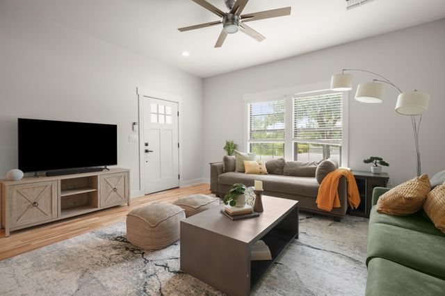 301 Old Thorndale RD, Taylor, TX 76574
