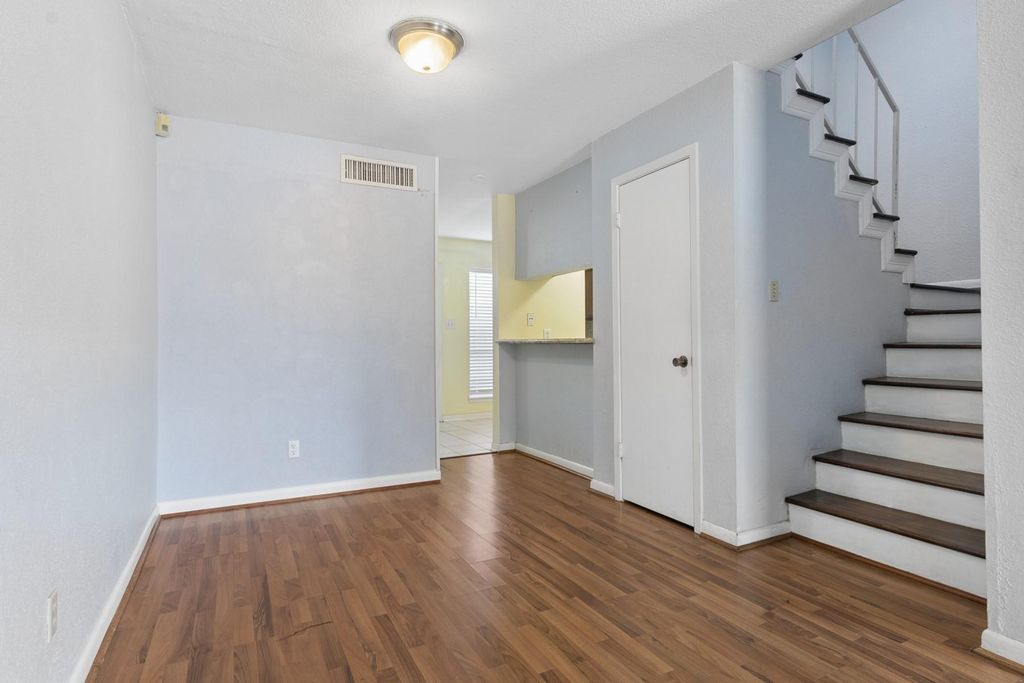6111 Beverlyhill Street 10, Houston, TX 77057