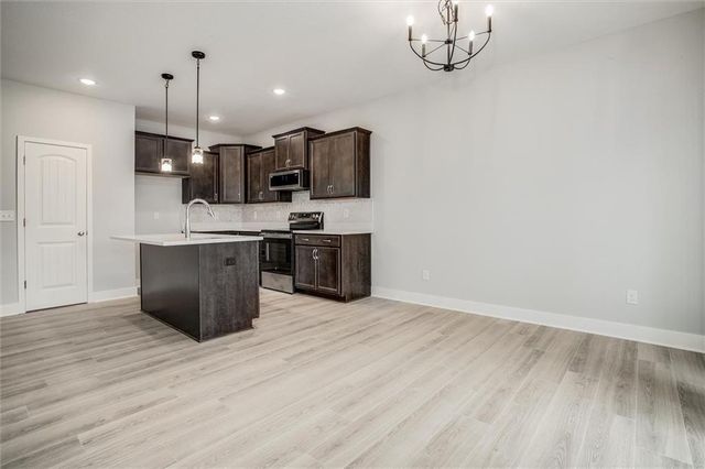 4005 NW 96th Street, Kansas City, MO 64154