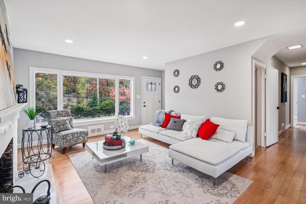 7110 RIVERDALE RD, Lanham, MD 20706