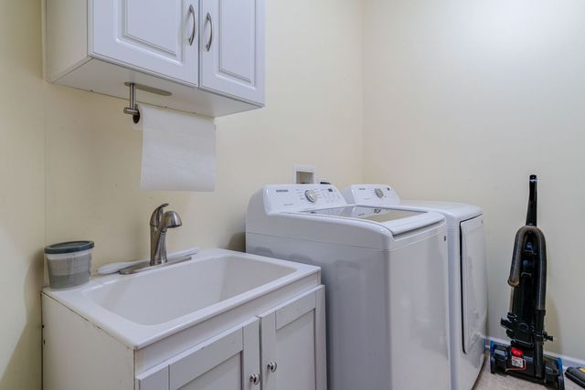 285 Regency Court Unit B Court, Wauconda, IL 60084