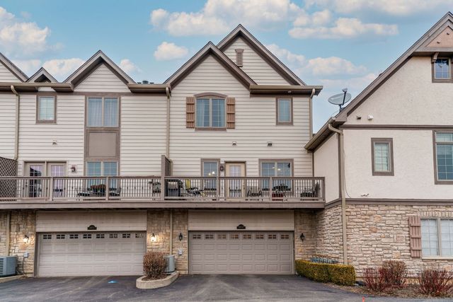 285 Regency Court Unit B Court, Wauconda, IL 60084