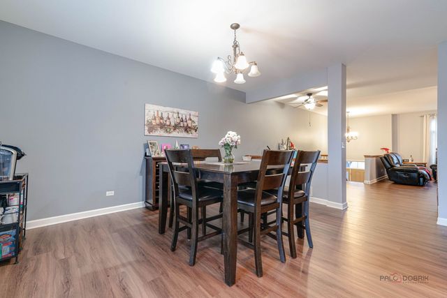 285 Regency Court Unit B Court, Wauconda, IL 60084