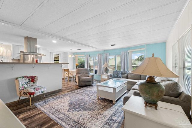 2556 Granada Camino, Pensacola, FL 32507