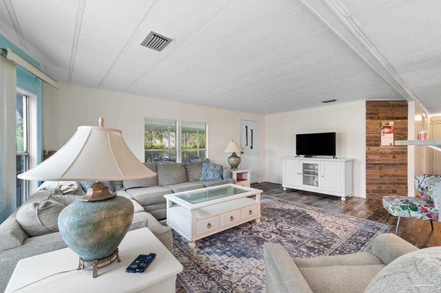 2556 Granada Camino, Pensacola, FL 32507