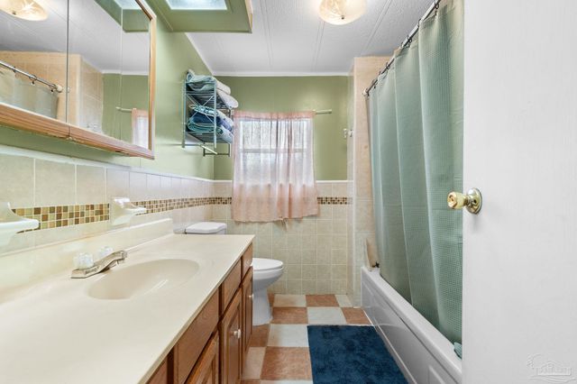 2556 Granada Camino, Pensacola, FL 32507