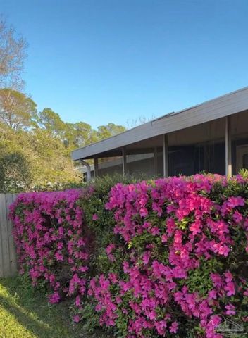 2556 Granada Camino, Pensacola, FL 32507