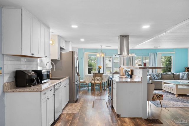 2556 Granada Camino, Pensacola, FL 32507