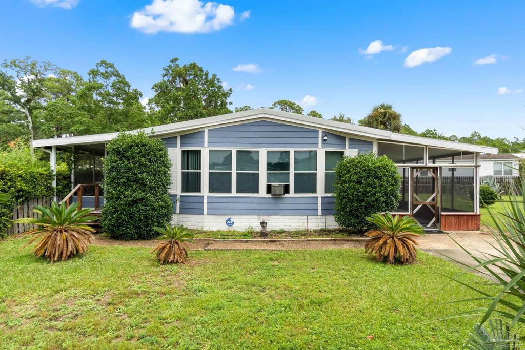2556 Granada Camino, Pensacola, FL 32507