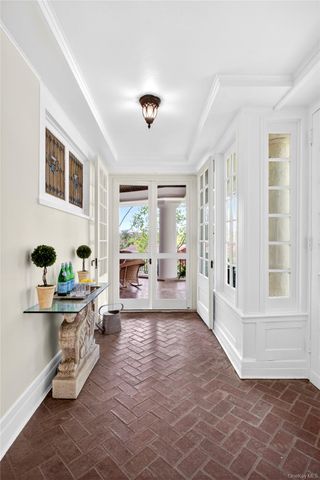 25 West Drive, Manhasset, NY 11030