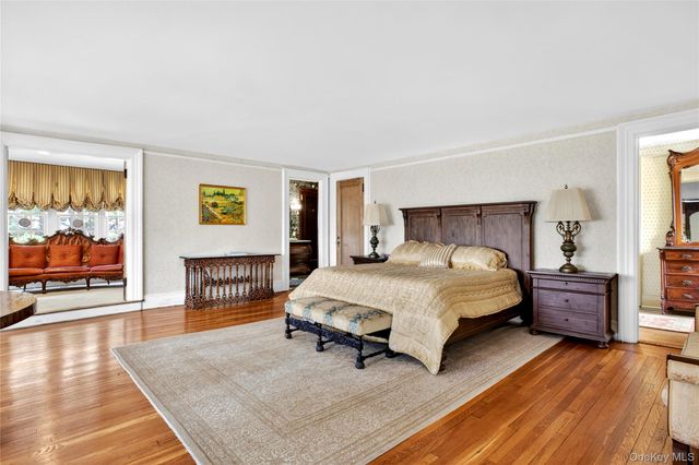 25 West Drive, Manhasset, NY 11030