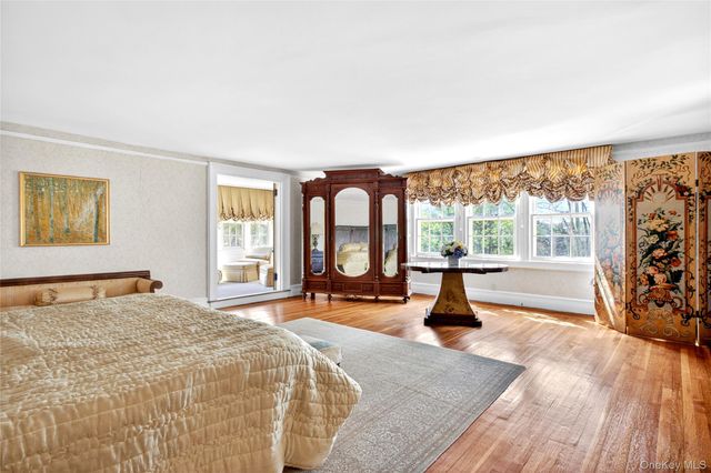 25 West Drive, Manhasset, NY 11030