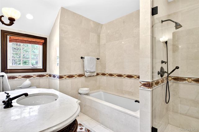 25 West Drive, Manhasset, NY 11030
