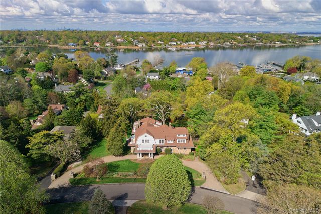 25 West Drive, Manhasset, NY 11030