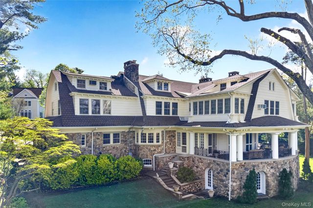 25 West Drive, Manhasset, NY 11030