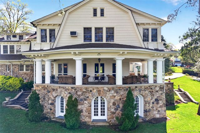 25 West Drive, Manhasset, NY 11030