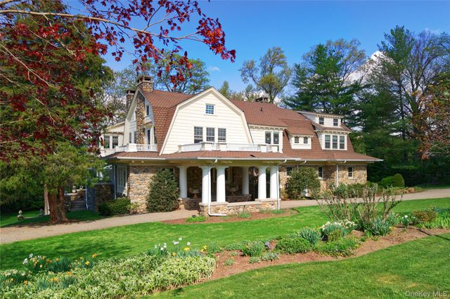 25 West Drive, Manhasset, NY 11030