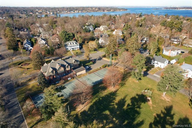 25 West Drive, Manhasset, NY 11030