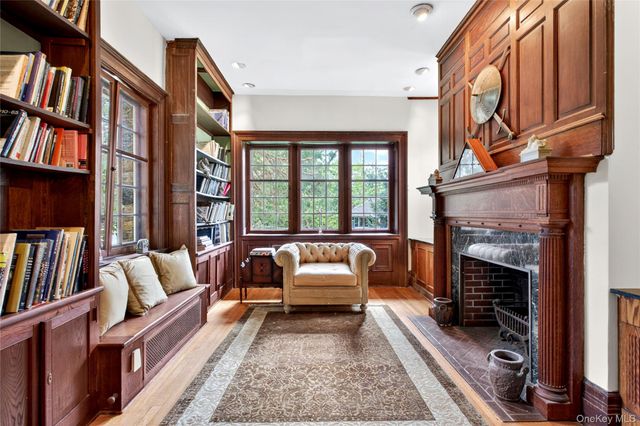 25 West Drive, Manhasset, NY 11030