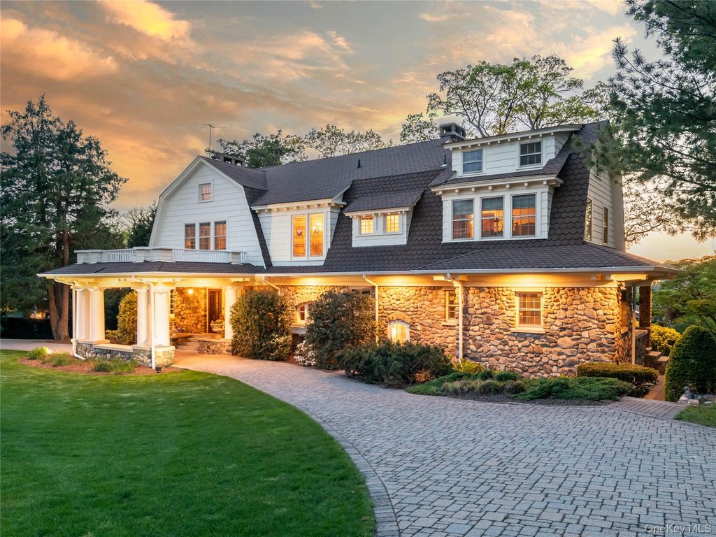 25 West Drive, Manhasset, NY 11030