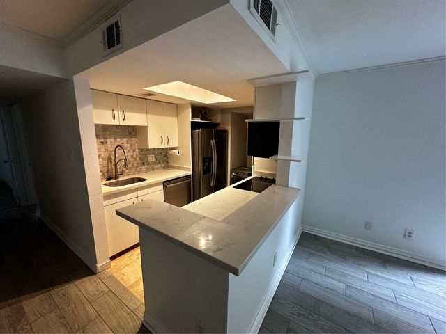 1909 Brun Street 9, Houston, TX 77019