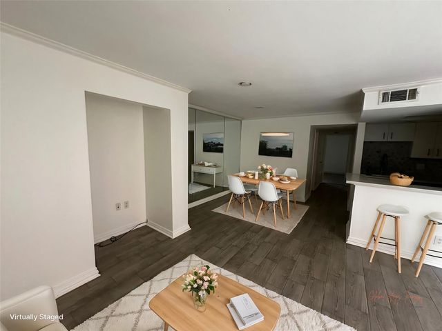 1909 Brun Street 9, Houston, TX 77019