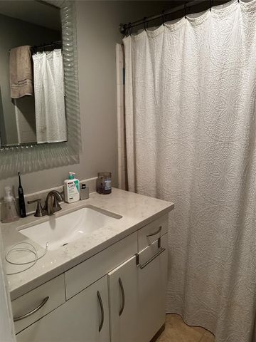 1909 Brun Street 9, Houston, TX 77019