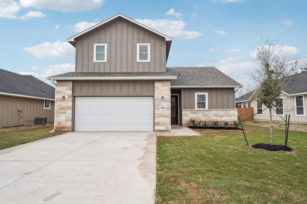 105 Callie ST, Smithville, TX 78957