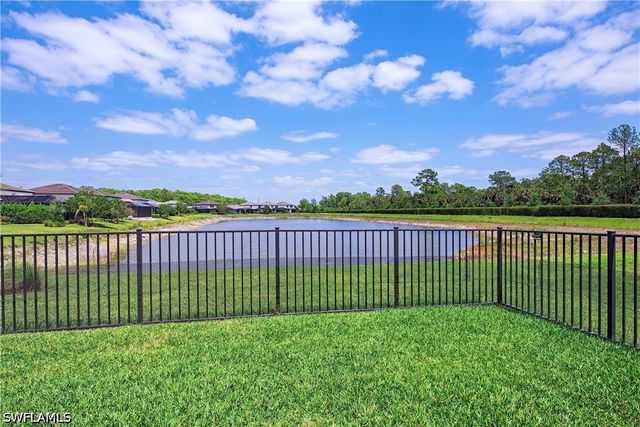 10537 Ventana CT, Naples, FL 34120