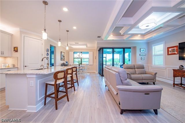 10537 Ventana CT, Naples, FL 34120