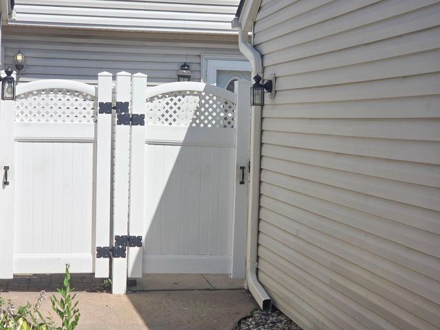 7618 Hampshire Avenue N, Brooklyn Park, MN 55428