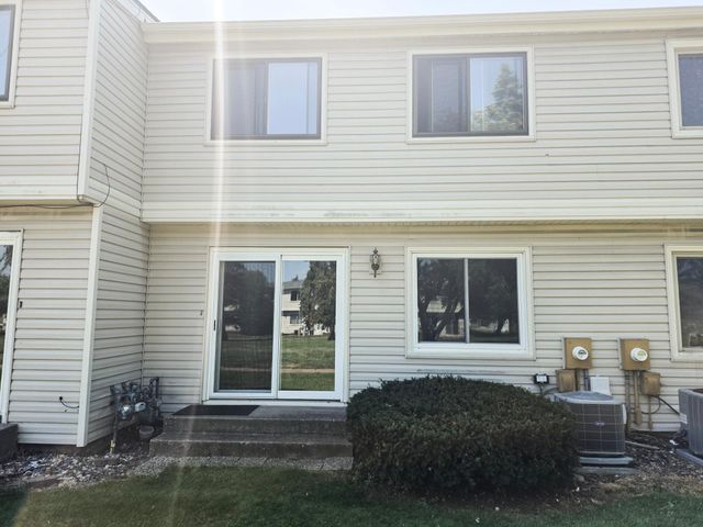 7618 Hampshire Avenue N, Brooklyn Park, MN 55428