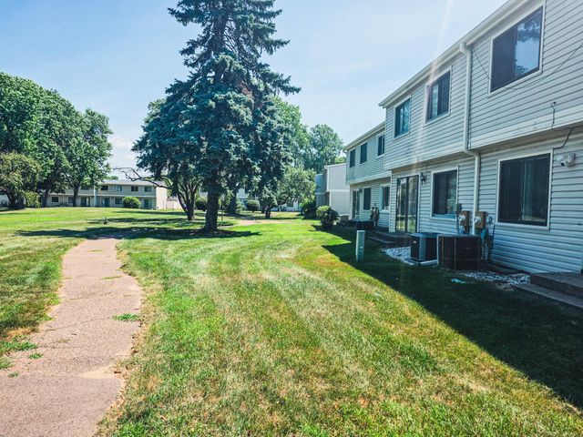 7618 Hampshire Avenue N, Brooklyn Park, MN 55428