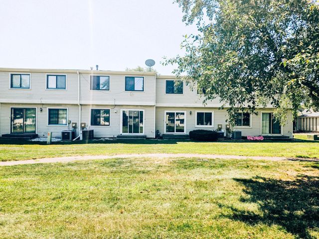 7618 Hampshire Avenue N, Brooklyn Park, MN 55428