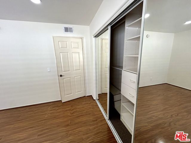 5145 Yarmouth Avenue 25, Encino (los Angeles), CA 91316