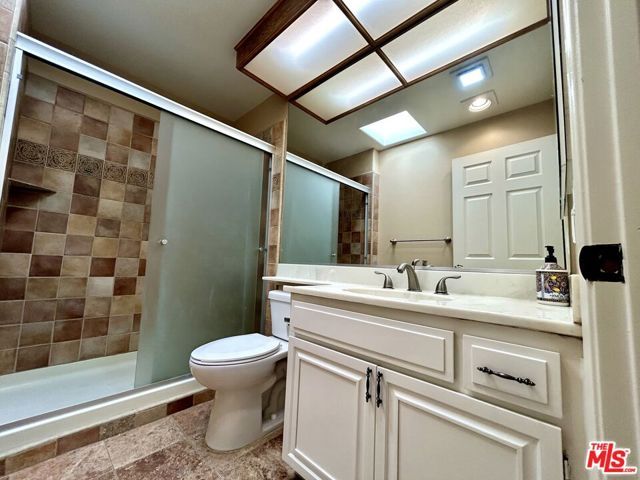 5145 Yarmouth Avenue 25, Encino (los Angeles), CA 91316