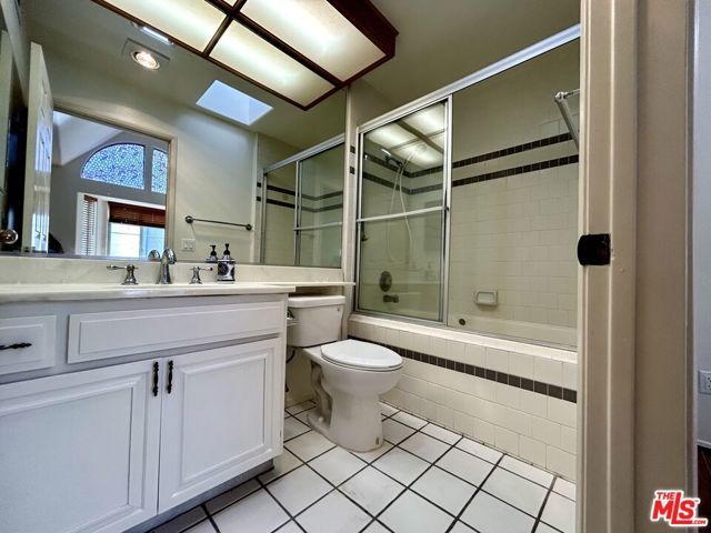5145 Yarmouth Avenue 25, Encino (los Angeles), CA 91316