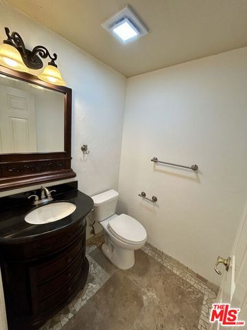 5145 Yarmouth Avenue 25, Encino (los Angeles), CA 91316