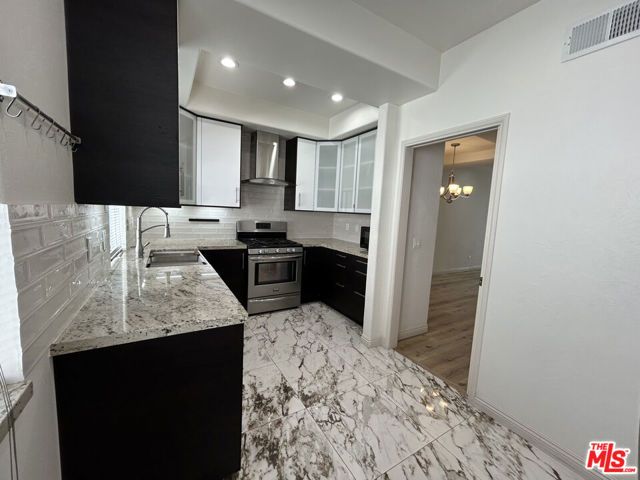 5145 Yarmouth Avenue 25, Encino (los Angeles), CA 91316
