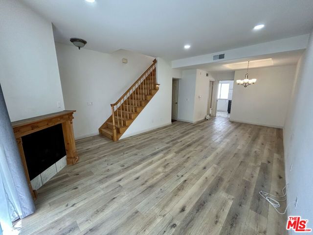 5145 Yarmouth Avenue 25, Encino (los Angeles), CA 91316