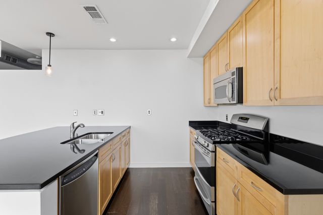 900 20th Ave S Apt 1004, Nashville, TN 37212