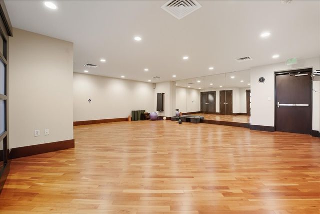 900 20th Ave S Apt 1004, Nashville, TN 37212