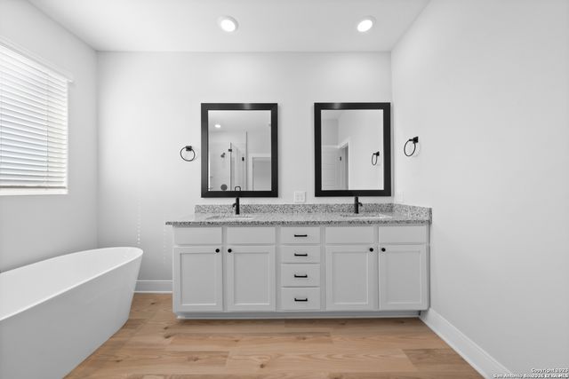 174 AZALEA ALY, Castroville, TX 78009