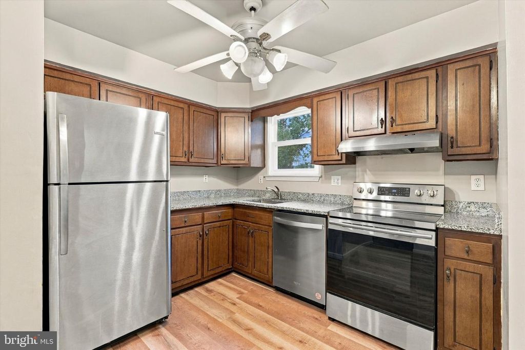 631 VILLAGE LN, POTTSTOWN, PA 19464 — photo 2